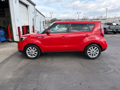 Used 2019 Kia Soul + image 6