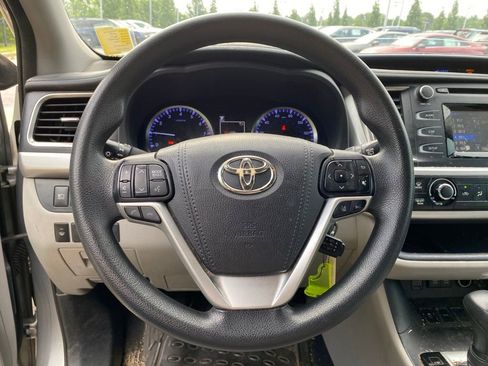 Used 2018 Toyota Highlander LE FWD image 9