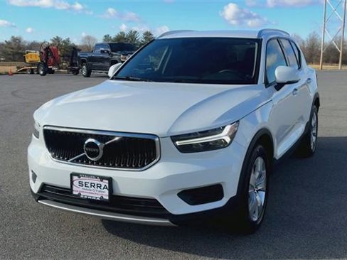 Used 2020 Volvo XC40 T5 Momentum image 4