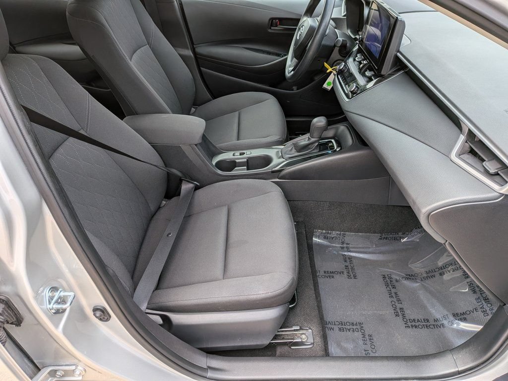 Used 2025 Toyota Corolla LE FWD image 34