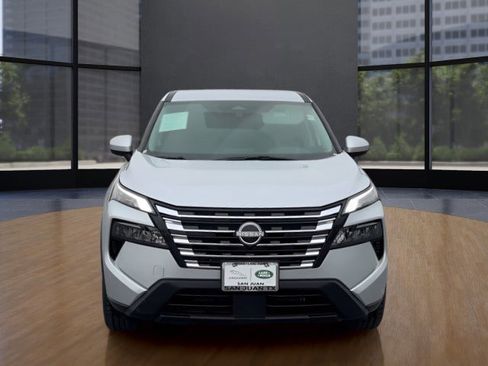 Used 2025 Nissan Rogue SV AWD/4WD image 2