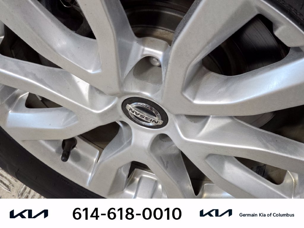 Used 2019 Nissan Rogue SV AWD/4WD image 12
