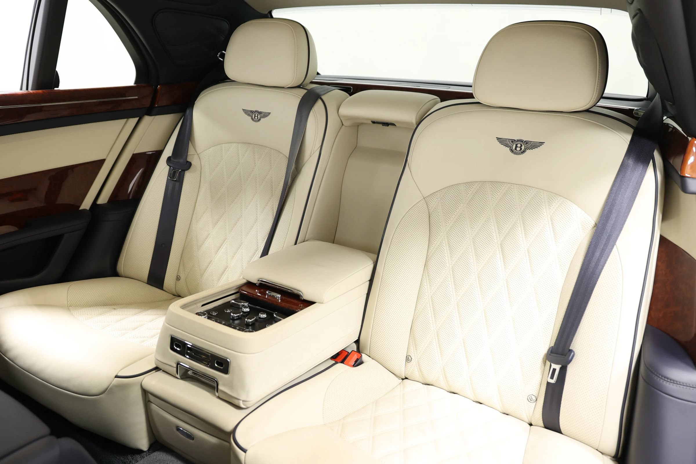 Used 2017 Bentley Mulsanne RWD image 3