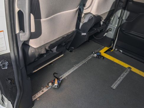 Used 2024 Toyota Sienna LE image 18