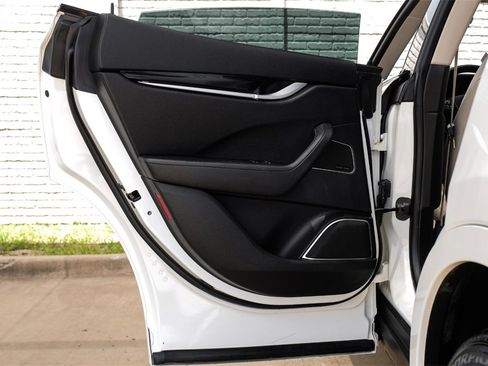 Used 2019 Maserati Levante Base image 51