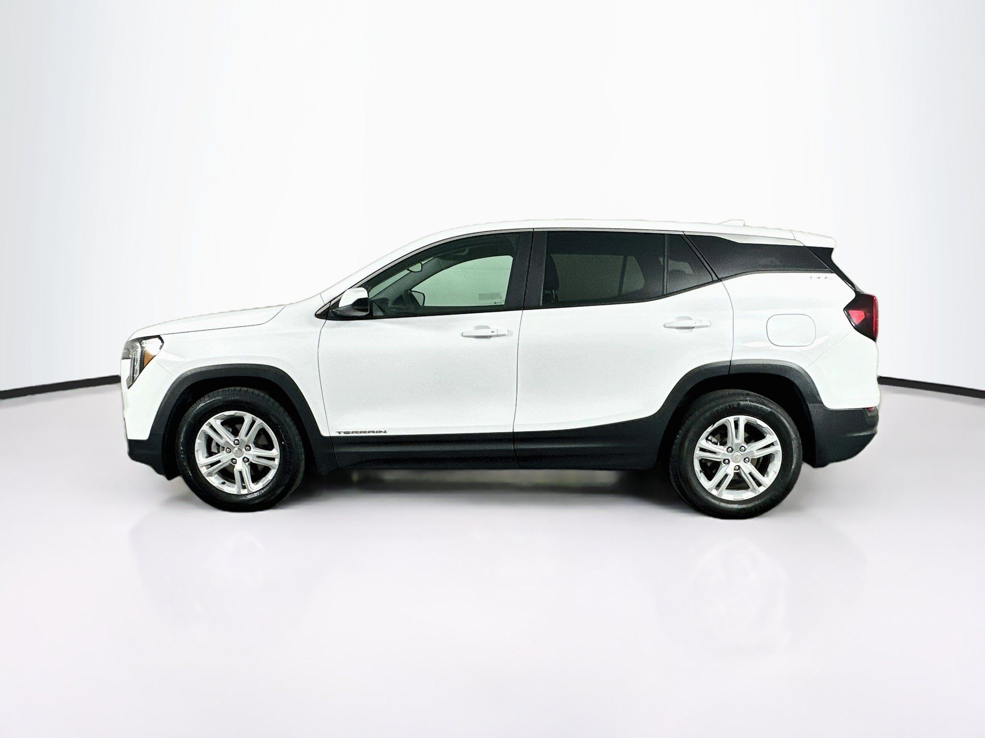 Used 2024 GMC Terrain SLE FWD image 4