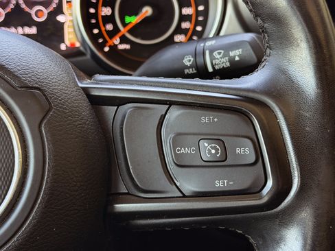 Used 2021 Jeep Gladiator Sport AWD/4WD image 17