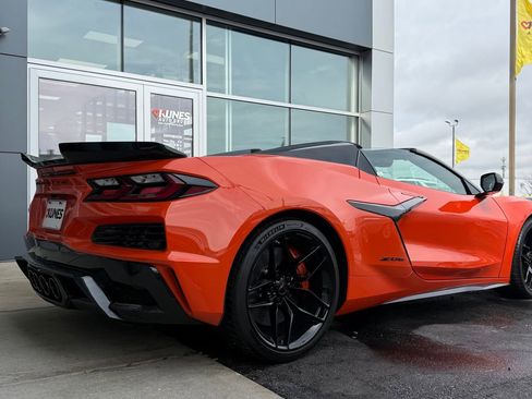 Used 2025 Chevrolet Corvette Z06 w/ Battery Protection Package RWD image 21