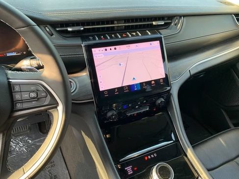 Used 2023 Jeep Grand Cherokee L Limited w/ Luxury Tech Group II AWD/4WD image 23