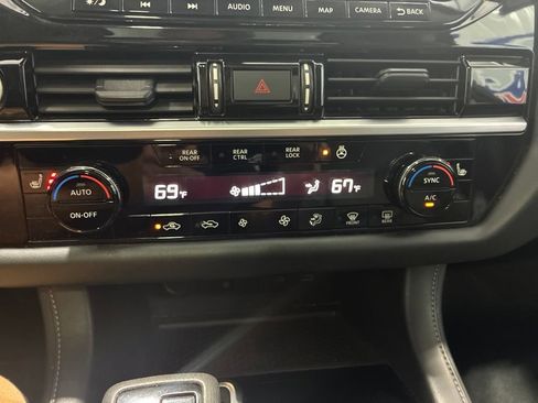 Used 2024 Nissan Pathfinder SL w/ SL Premium Package AWD/4WD image 25