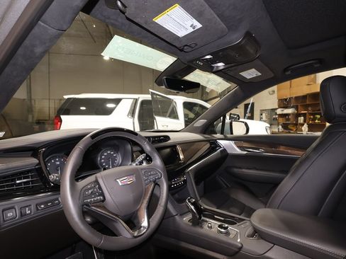Certified 2025 Cadillac XT6 Sport w/ Platinum Package AWD/4WD image 9