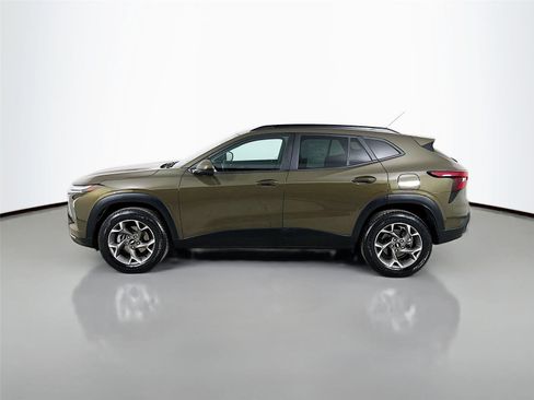 Used 2024 Chevrolet Trax LT w/ Sunroof Package image 5