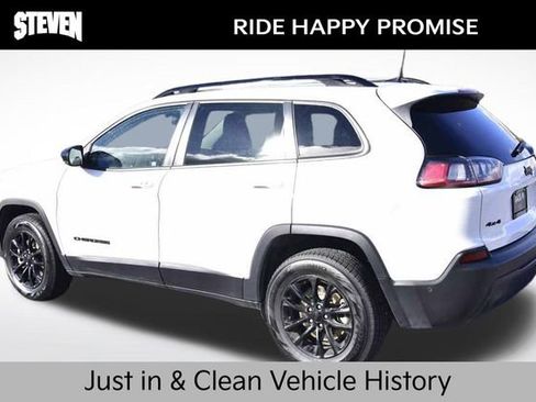 Used 2023 Jeep Cherokee Altitude Lux image 3