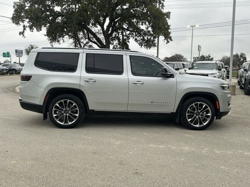 Used 2023 Jeep Wagoneer Series III w/ Premium Group I image 3