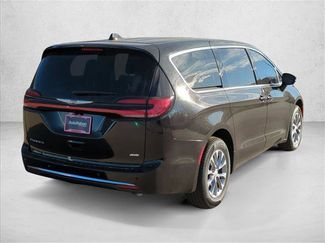 New 2026 Chrysler Pacifica Select video 2