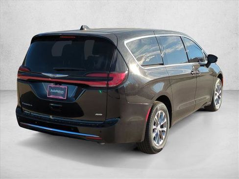 New 2026 Chrysler Pacifica Select image 2