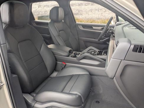 New 2026 Porsche Cayenne image 25