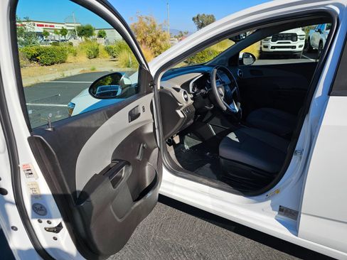 Used 2020 Chevrolet Sonic LT FWD image 15