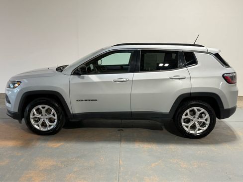 Used 2024 Jeep Compass Latitude AWD/4WD image 2