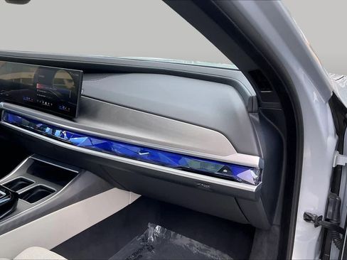 Used 2023 BMW i7 xDrive60 w/ Executive Package 2 AWD/4WD image 18