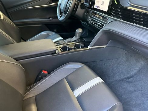 Used 2025 Toyota Camry SE FWD image 15
