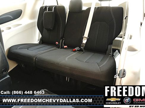 Used 2023 Chrysler Voyager LX FWD image 11
