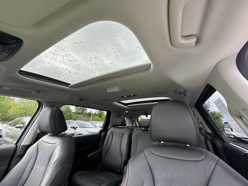 Used 2026 Kia Carnival SX w/ SX Dark Edition Package FWD image 37