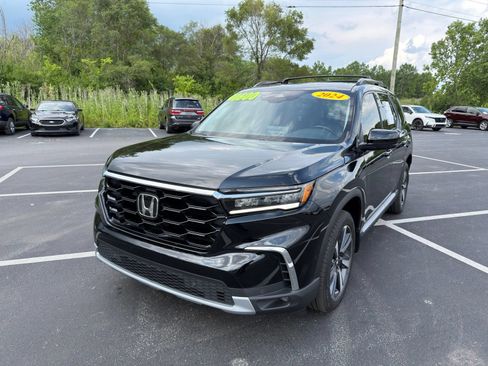 Used 2024 Honda Pilot Touring image 2