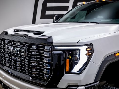 Used 2025 GMC Sierra 3500 Denali Ultimate image 28
