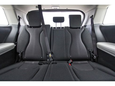 Used 2024 Kia Carnival LX FWD image 15