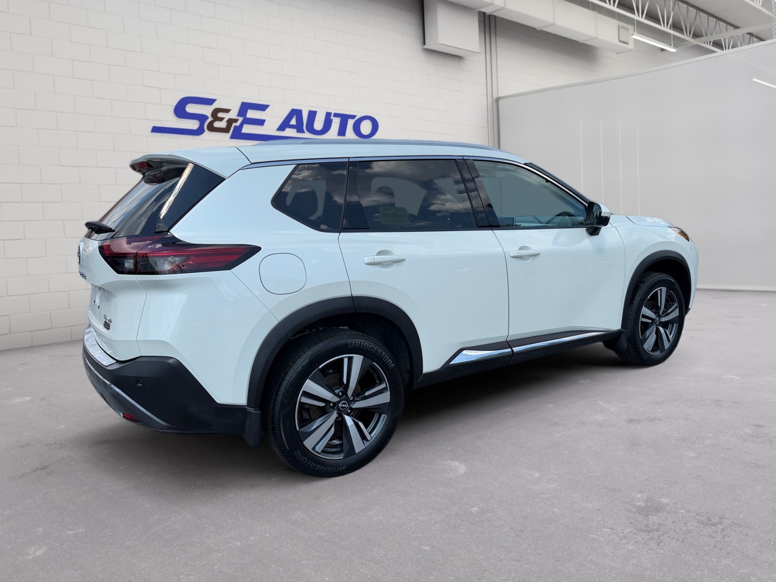 Used 2023 Nissan Rogue SL AWD/4WD image 4