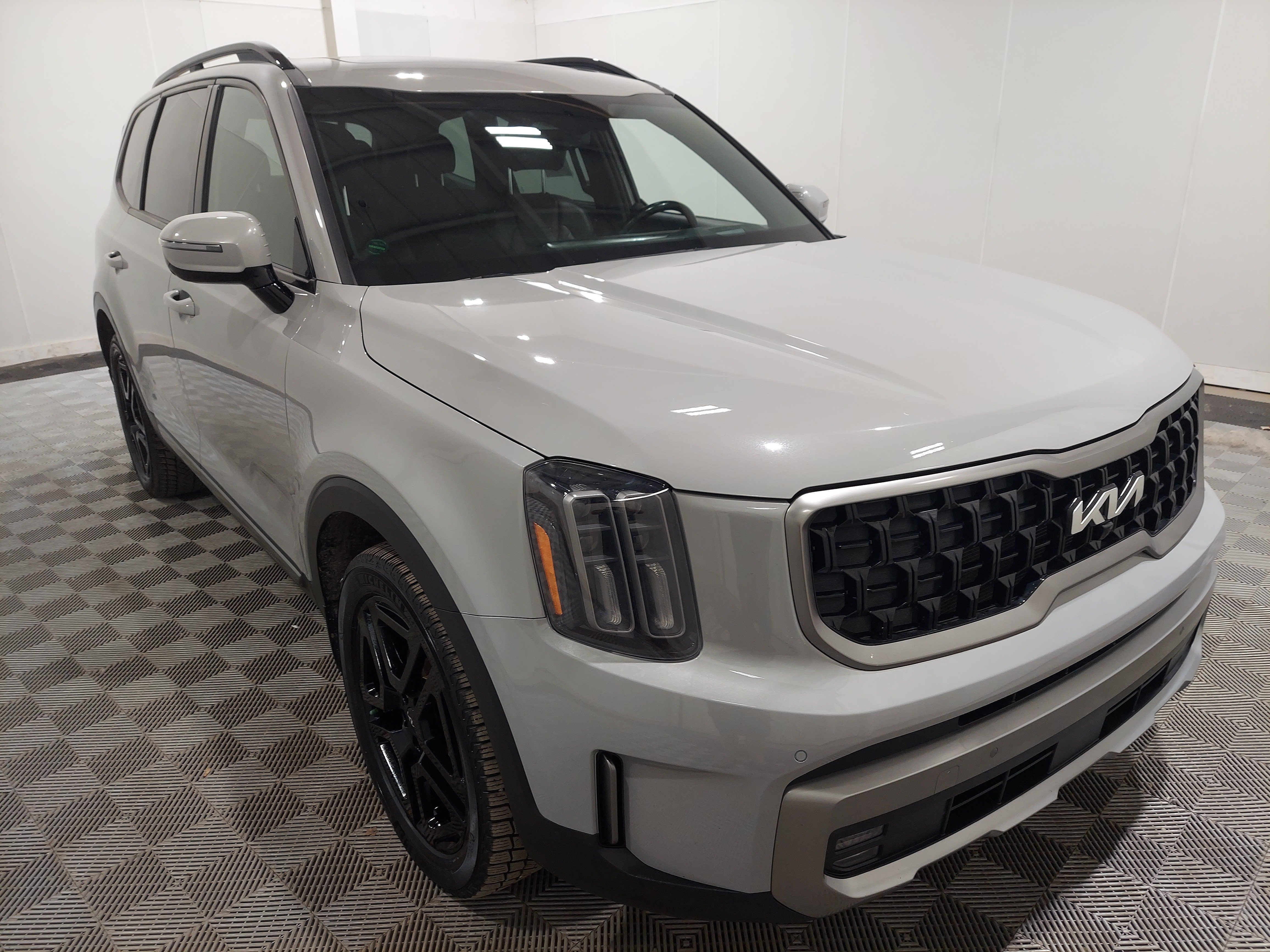 Used 2023 Kia Telluride SX X-Line AWD/4WD image 4