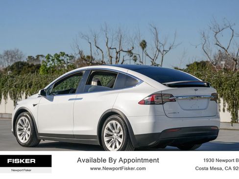 Used 2018 Tesla Model X 75D image 4
