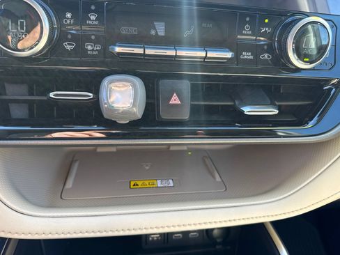 Used 2023 Toyota Highlander Limited AWD/4WD image 20