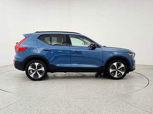 Certified 2023 Volvo XC40 B5 Plus AWD/4WD image 4