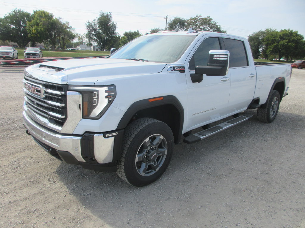 New 2026 GMC Sierra 3500 SLT w/ SLT Premium Package AWD/4WD image 11