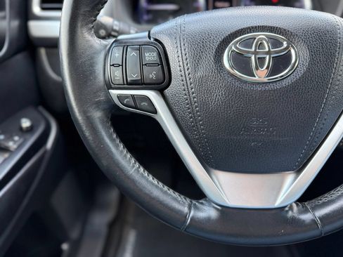Used 2019 Toyota Highlander XLE AWD/4WD image 26