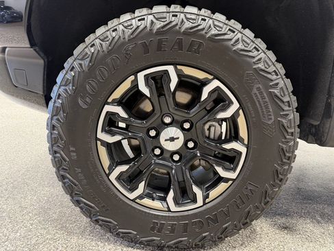 Used 2024 Chevrolet Silverado 1500 ZR2 AWD/4WD image 5