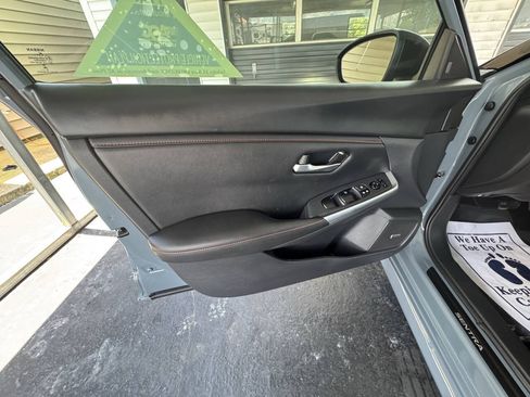Used 2024 Nissan Sentra SR w/ SR Premium Package FWD image 17
