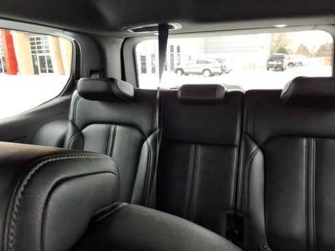 Used 2024 Jeep Wagoneer Series II w/ Flexible Seating Group RWD image 7