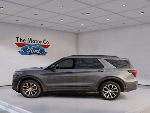 Certified 2025 Ford Explorer ST-Line image 8