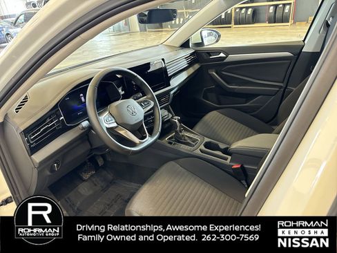 Used 2025 Volkswagen Jetta S image 4