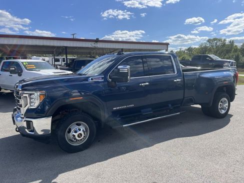 Used 2022 GMC Sierra 3500 SLT w/ SLT Premium Package image 5