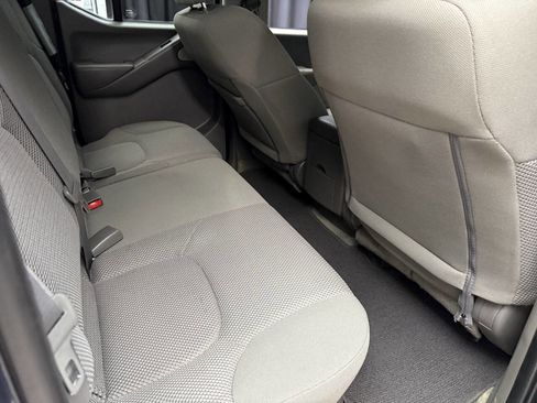 Used 2018 Nissan Frontier SV image 21