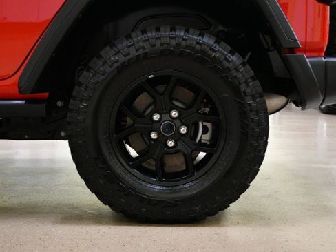 Used 2025 Jeep Wrangler Sport S image 15