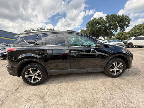 Used 2018 Toyota RAV4 XLE FWD image 8