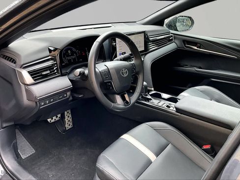 Used 2025 Toyota Camry SE w/ Multimedia Upgrade Package FWD image 18