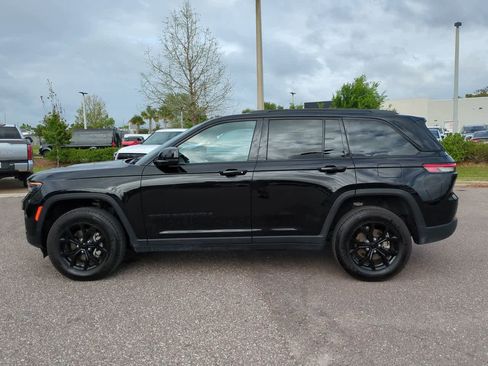 Used 2025 Jeep Grand Cherokee Altitude image 3