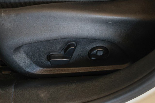 Used 2018 Jeep Compass Latitude w/ Popular Equipment Group FWD image 10