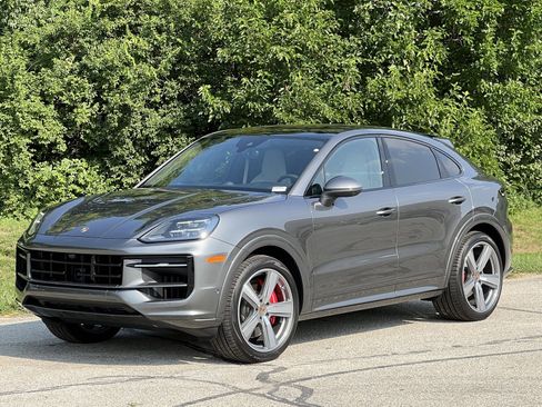 Certified 2025 Porsche Cayenne S image 1